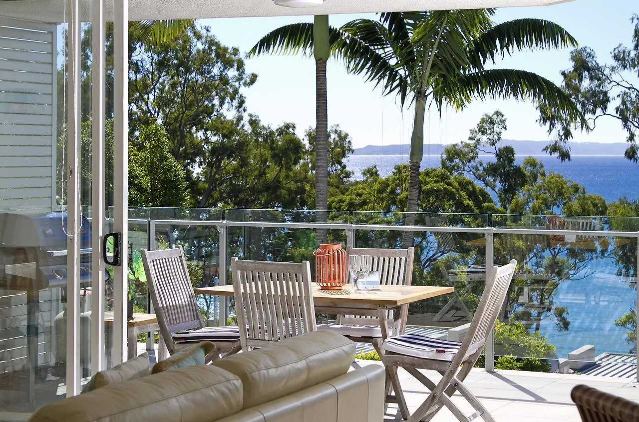Courtyard Charm, Ocean Views, Little Cove Holiday home